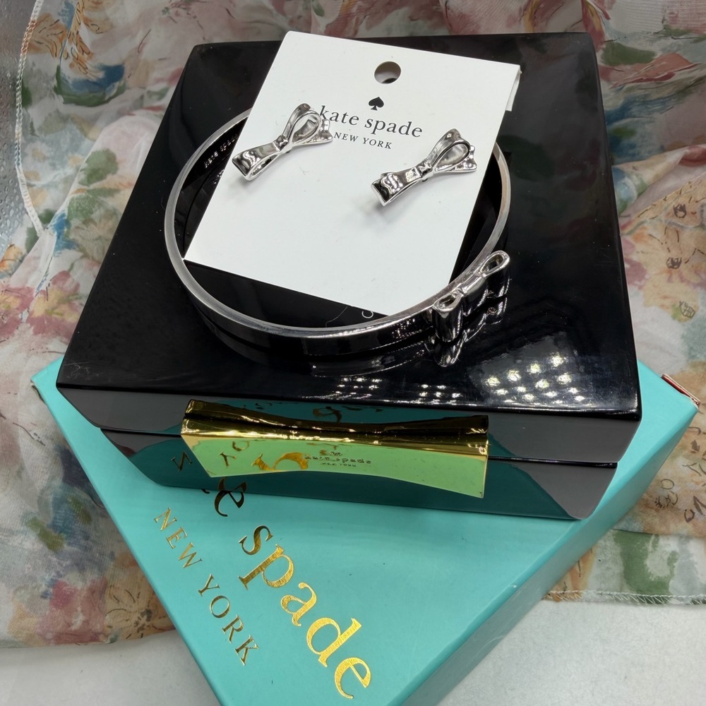 ⬇️⬇️ Kate Spade Silver Bracelet and Earrings with Trinket Box #30SET